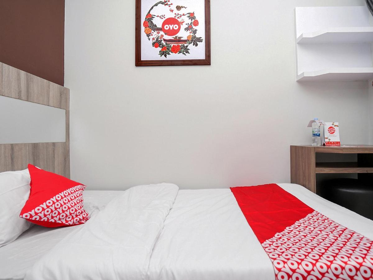 Oyo 747 Cipunegara Residence Surabaya Luaran gambar