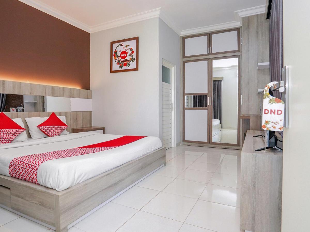 Oyo 747 Cipunegara Residence Surabaya Luaran gambar