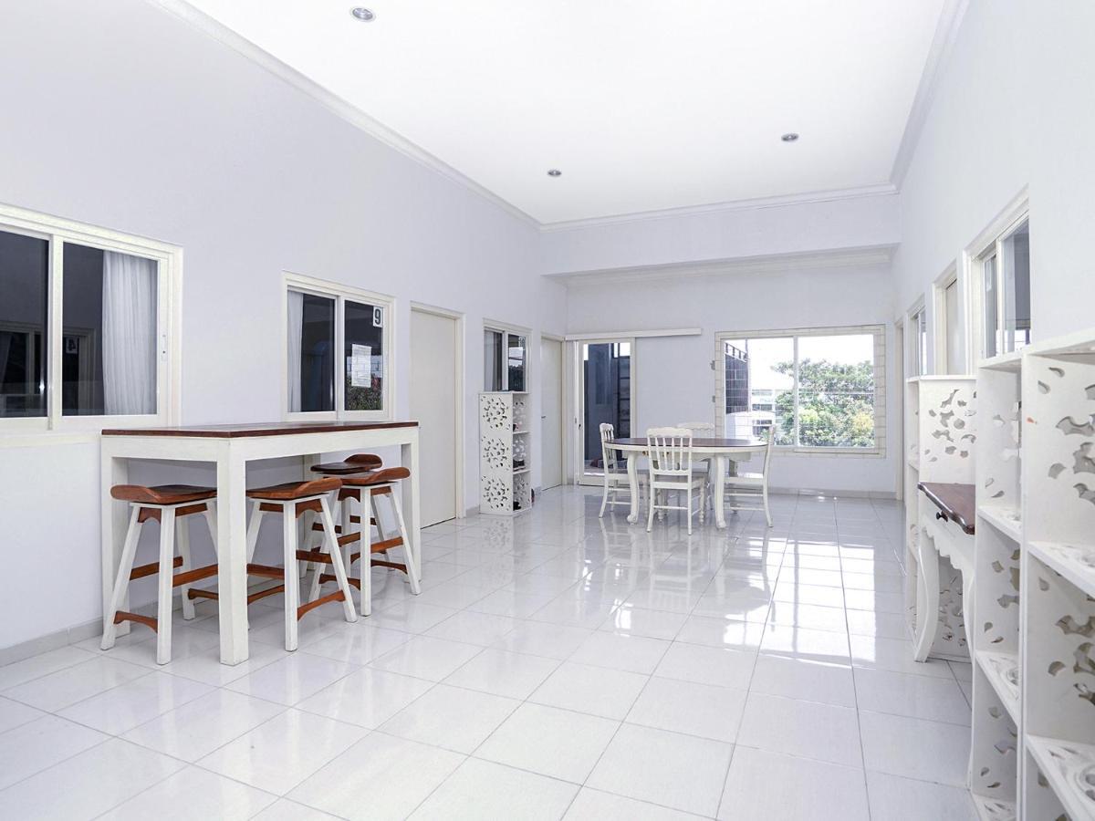 Oyo 747 Cipunegara Residence Surabaya Luaran gambar