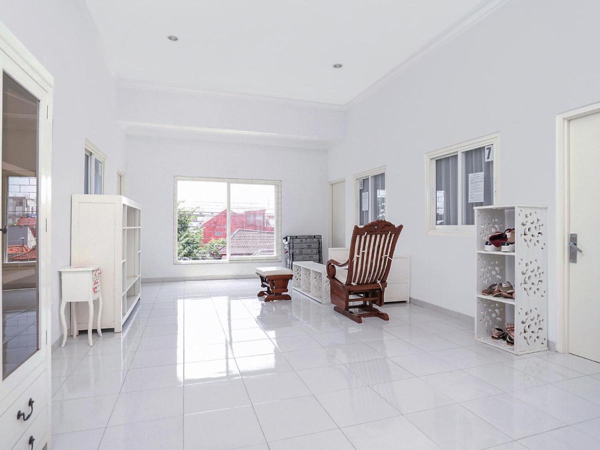 Oyo 747 Cipunegara Residence Surabaya Luaran gambar