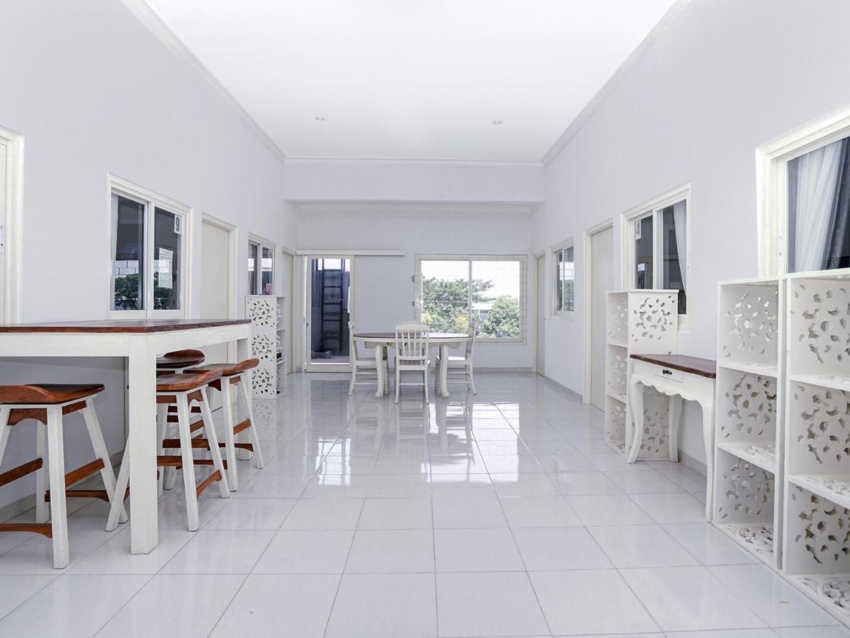 Oyo 747 Cipunegara Residence Surabaya Luaran gambar