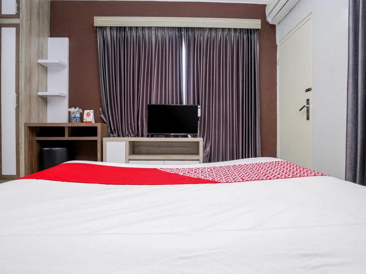 Oyo 747 Cipunegara Residence Surabaya Luaran gambar
