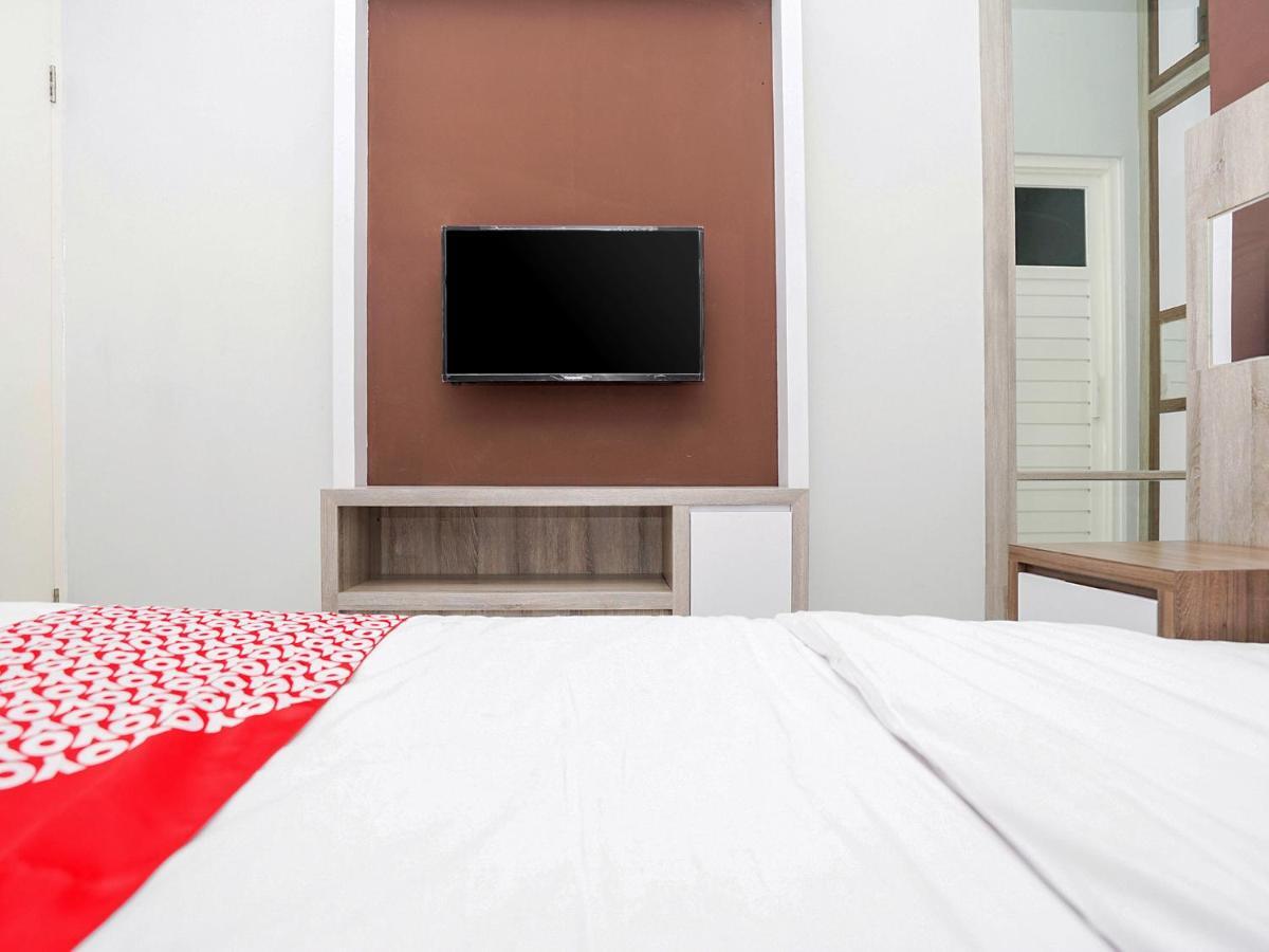 Oyo 747 Cipunegara Residence Surabaya Luaran gambar