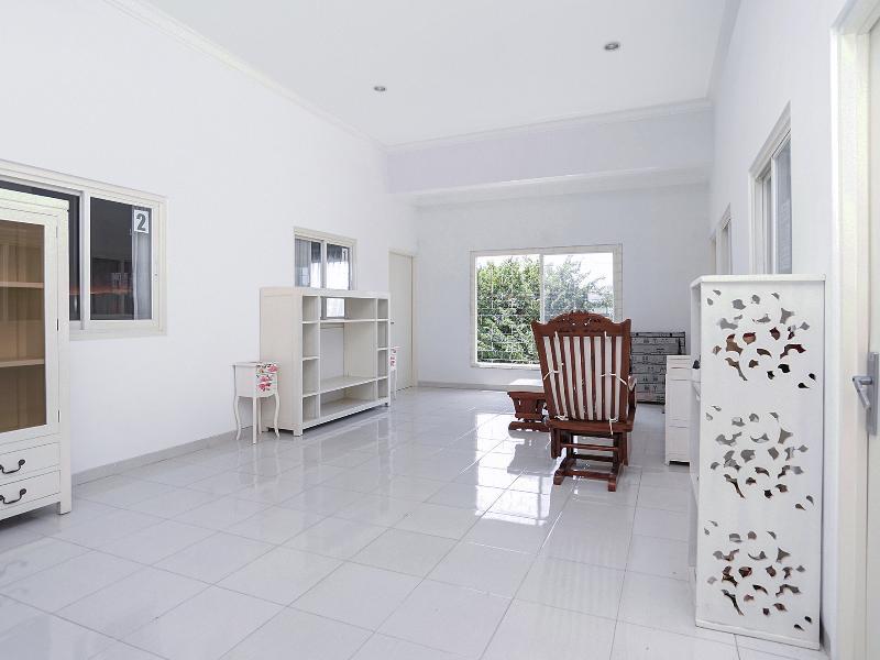 Oyo 747 Cipunegara Residence Surabaya Luaran gambar