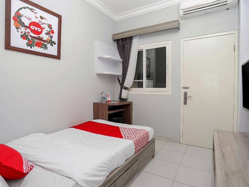 Oyo 747 Cipunegara Residence Surabaya Luaran gambar