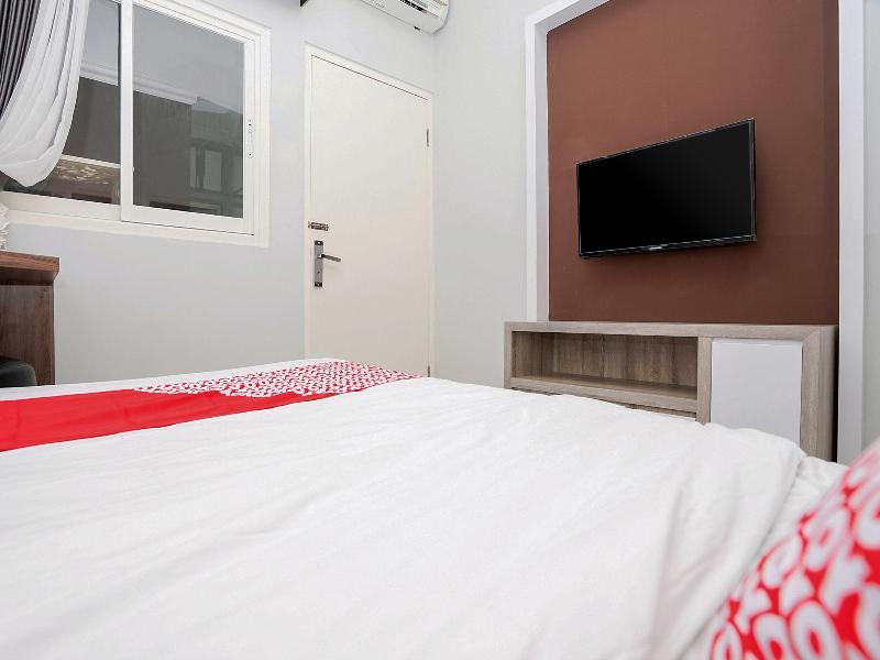 Oyo 747 Cipunegara Residence Surabaya Luaran gambar