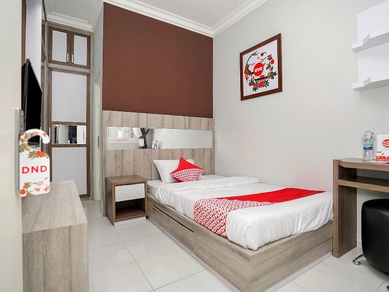 Oyo 747 Cipunegara Residence Surabaya Luaran gambar
